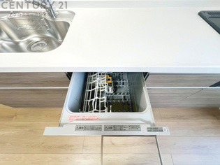 手洗いに比べて時間や労力を節約できることです。また、高温のお湯で洗浄されるため、雑菌や細菌を殺菌する効果もあります。さらに、乾燥機能があるため、手で拭く手間も省け衛生的に保管できます。