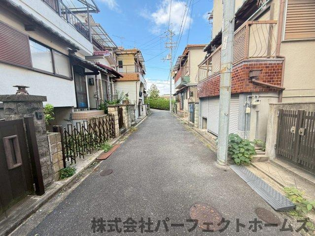 【前面道路含む現地写真】の画像