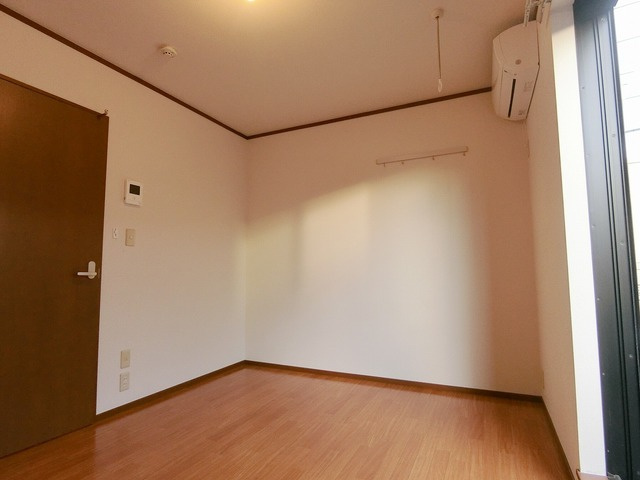 メゾンドルチェの居間・リビング|★南向きで明るいお部屋です★