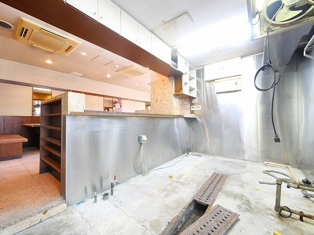 三条添川町店舗の内装