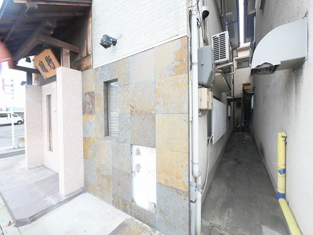 三条添川町店舗の外観