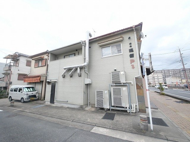 三条添川町店舗の外観