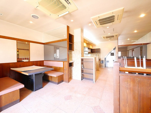 三条添川町店舗の内装