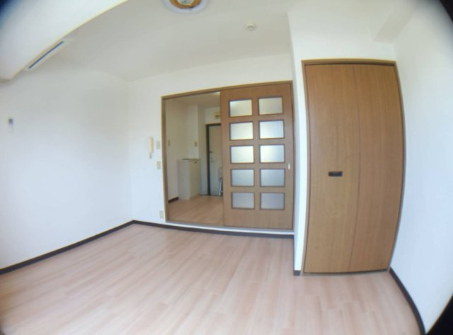 白を基調としたゆったりとしたリビングです