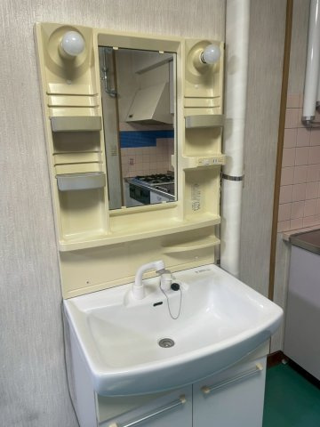 興津5-18-12貸家の居間・リビング