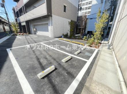 シャテーニュ上本町の駐車場