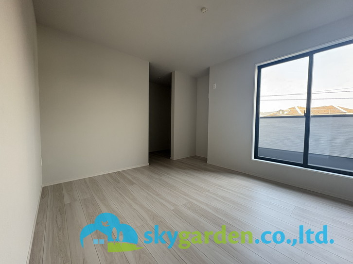 藤沢市片瀬6期　新築戸建　全2棟2号棟の寝室|落ち着いた色調の寝室です