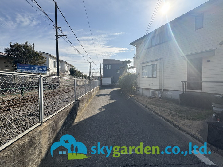 藤沢市片瀬6期　新築戸建　全2棟2号棟の前面道路含む現地写真|前面道路含む現地写真です