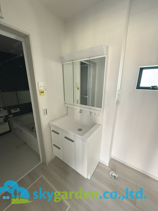 藤沢市片瀬6期　新築戸建　全2棟2号棟の独立洗面台|独立洗面台で身支度をすべて済ませてしまいましょう