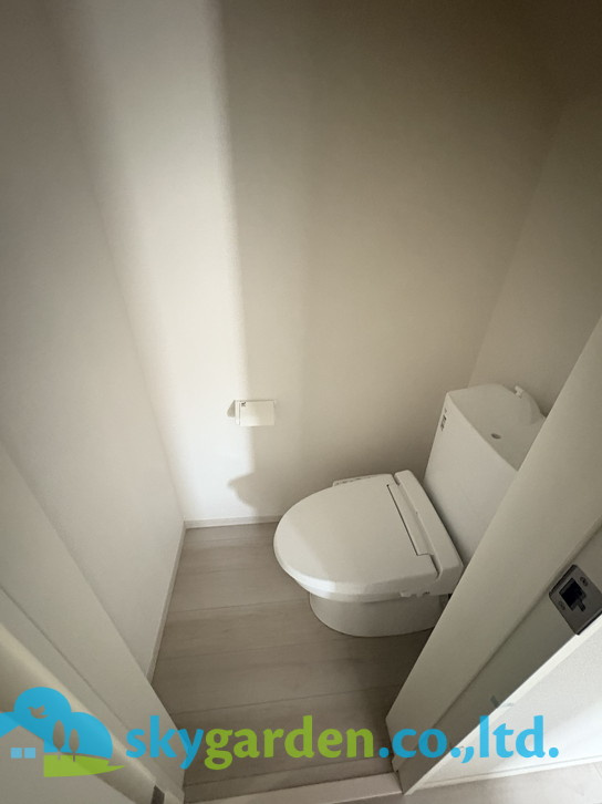 藤沢市片瀬6期　新築戸建　全2棟2号棟のトイレ|コンパクトで使いやすいトイレです