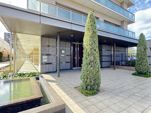 アルファパーク栗林駅南のエントランス