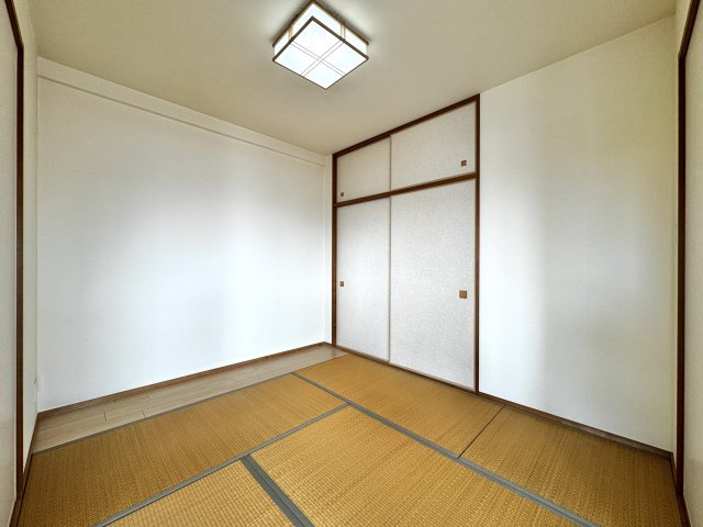 アルファパーク栗林駅南の和室