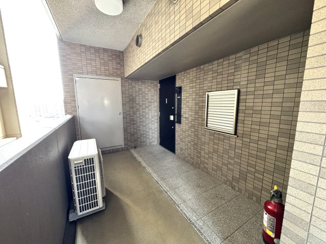 アルファパーク栗林駅南の玄関