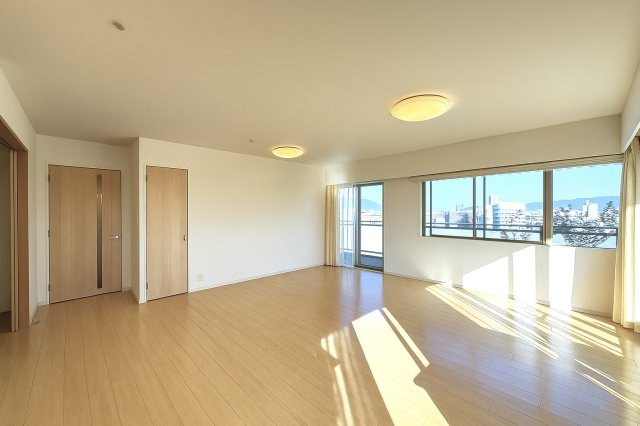 アルファパーク栗林駅南の居間・リビング