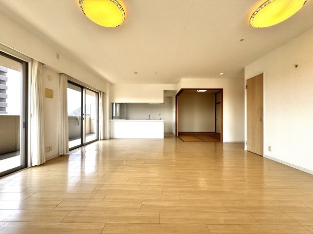 アルファパーク栗林駅南の居間・リビング