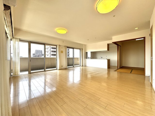 アルファパーク栗林駅南の居間・リビング