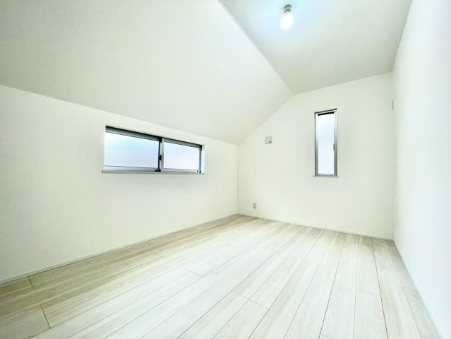 練馬区東大泉6丁目　新築戸建の洋室|自分だけのプライベート空間。明るく温もりを感じることができる居室です。

現地ご見学希望・資料請求などお気軽にお問い合わせ下さい！
03-5990-5201