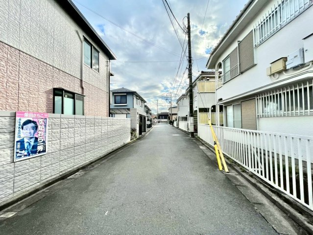 練馬区東大泉6丁目　新築戸建の前面道路含む現地写真|現地は、第一種低層住居専用地域ならではの静かで落ち着いた住環境！

現地ご見学希望・資料請求などお気軽にお問い合わせ下さい！
03-5990-5201