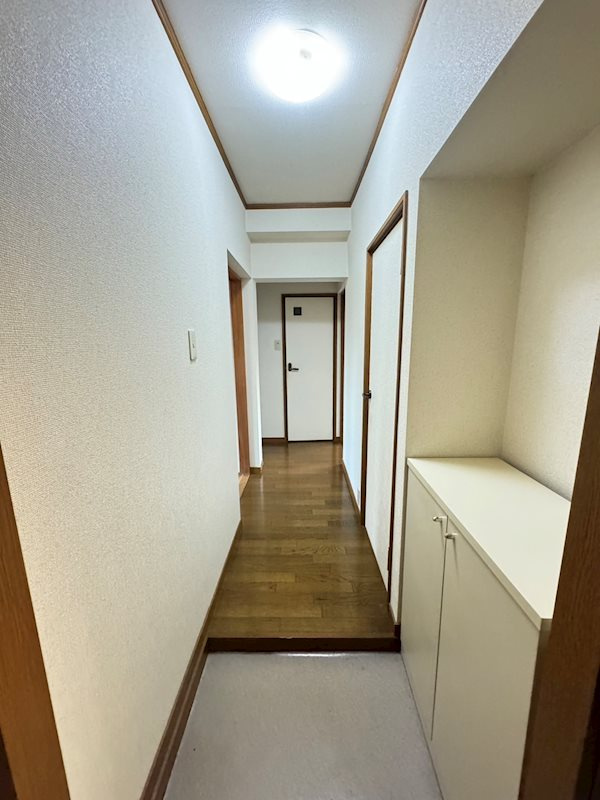 メゾンイワサカの玄関|落ち着いた玄関です