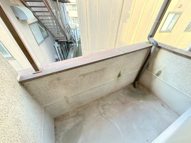 俵口町大久保借家のバルコニー