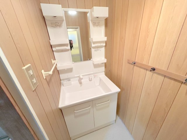 俵口町大久保借家の独立洗面台