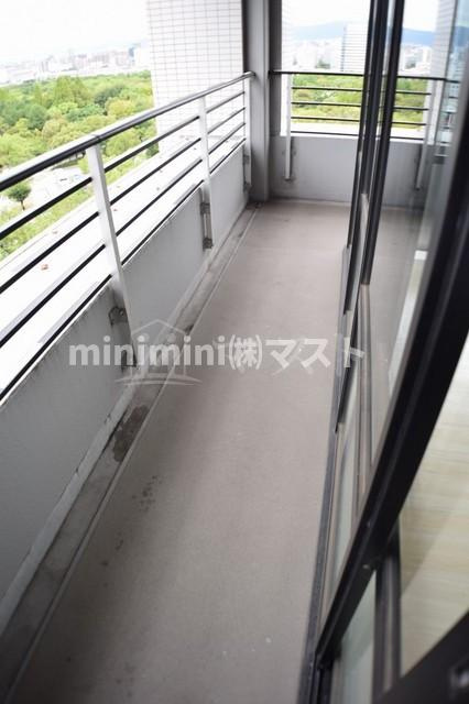 大阪市中央区馬場町の賃貸マンションのバルコニー