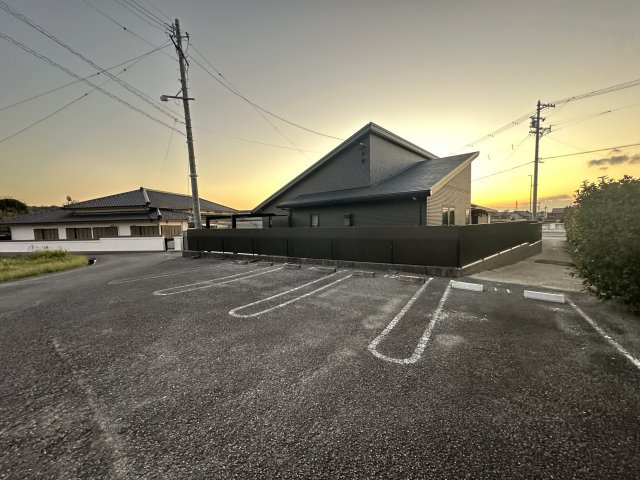 ハートフルアンジュの駐車場