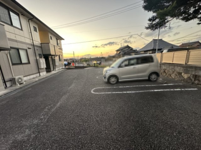 ハートフルアンジュの駐車場