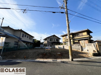 【外観パース】 | 宇治市宇治塔川　売土地　建築条件付き | 標準仕様（アトリエスタイルハウス仕様）で断熱材は気密性、断熱性能も高い、吹付断熱を採用。屋根断熱を実現していますので、お家全体が冬はあったかく、夏は涼しいお家づくりが可能です