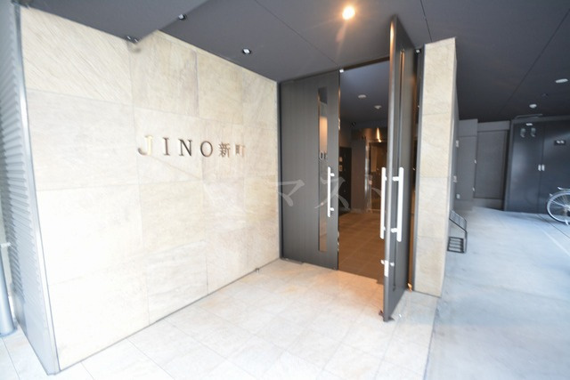 大阪市西区新町４丁目の賃貸マンションのエントランス