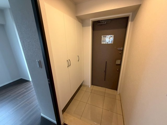 モアグレース藤森の玄関|間口が広く、靴の着脱がしやすい玄関。