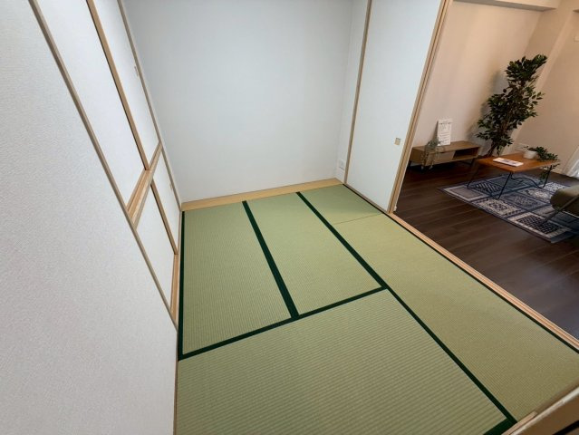 モアグレース藤森の和室|リビング横のお部屋の扉を開ければ広く使っていただけます♪