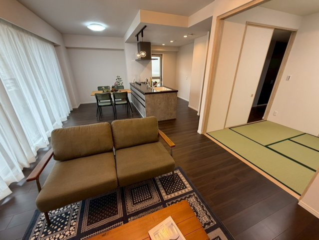 モアグレース藤森の居間・リビング|明るく開放感のあるリビング。