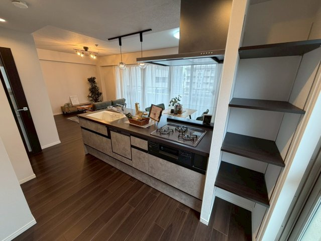 モアグレース藤森のキッチン|広々スペースでお子様と一緒にキッチンに立ってお料理が作れます！