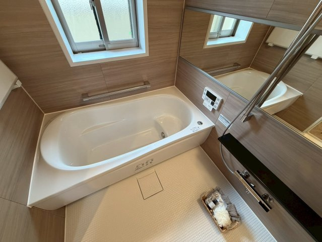 モアグレース藤森の浴室|雨の日のお洗濯にも便利な浴室暖房乾燥機付き！窓もあり日々の換気もしやすいです♪