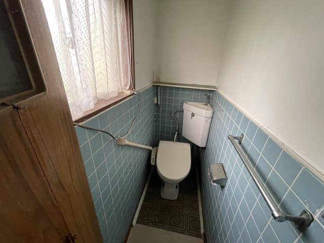 南今泉4881戸建てのトイレ