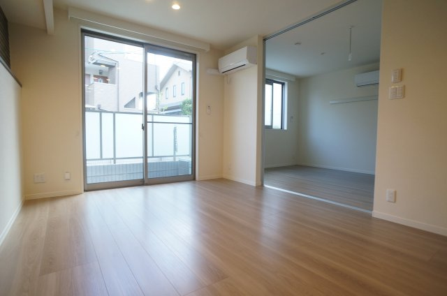 East Villa 逆瀬川の居間・リビング