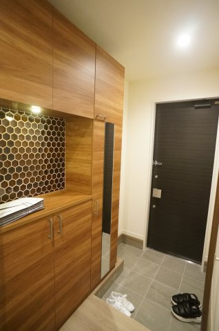 East Villa 逆瀬川の玄関