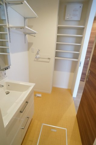 East Villa 逆瀬川の洗面所