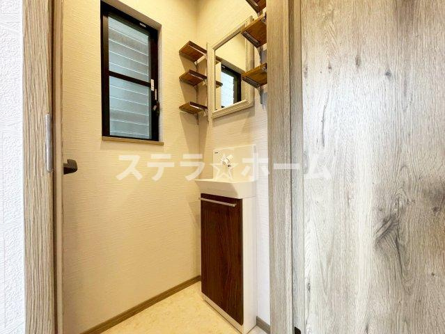 大道南1 中古戸建の独立洗面台|独立洗面化粧台が付いています