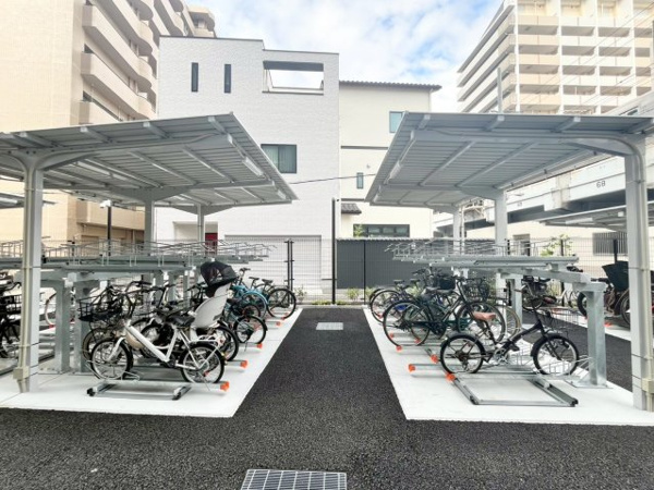 【駐輪場】 | 【駐輪場】十分な広さがあり、屋根付き駐輪場なので雨に濡れる心配なし！