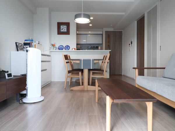 【居間・リビング】 | 【リビングダイニング】約13.4帖のLDK！床暖房付で、寒い冬も快適◎