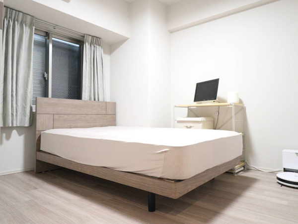 【洋室】 | 【洋室①】約6帖の洋室です◎ダブルベッドを置いても十分な広さです☆