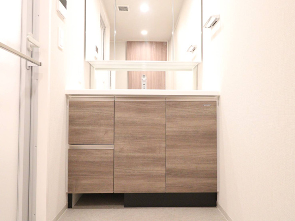 【独立洗面台】 | 【独立洗面台】鏡の裏や、下部にも収納スペースありで便利！