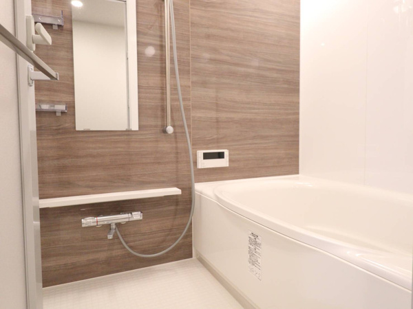【浴室】 | 【浴室】浴室暖房乾燥機付きで、寒い日の入浴や雨の日のお洗濯にも重宝！カビ防止にも！！