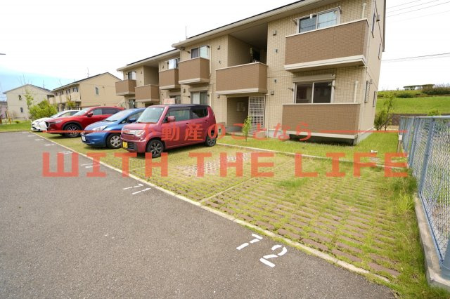 ランプロン【キャッシュバック対象】の駐車場|駐車場があるので、車を買う予定の方も安心です