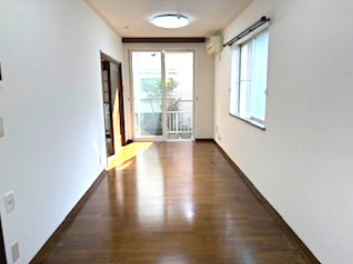 南大泉6丁目貸家の居間・リビング|ゆったりとした居間です