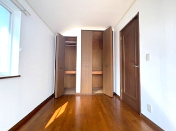 南大泉6丁目貸家の子供部屋|ゆったりした子供部屋です