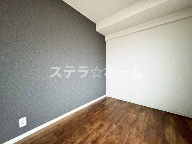 ユニーブル岡町の洋室|落ち着いた色調の洋室です