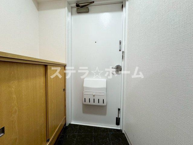 ユニーブル岡町の玄関|明るい玄関です